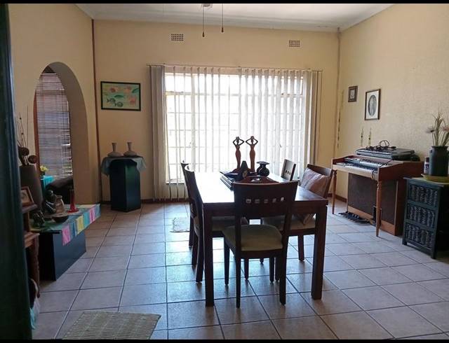 5 BEDROOM HOUSE FOR SALE IN FLORA GARDENS